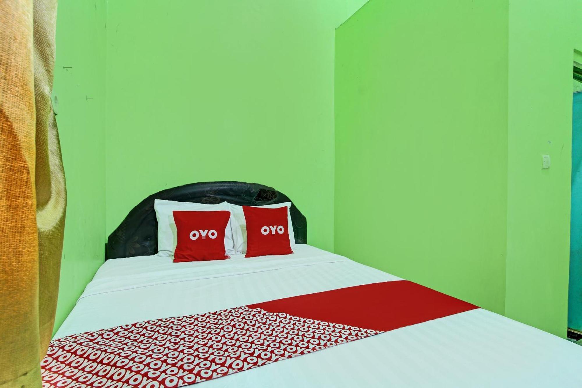 Oyo 92467 Cahyo Kost 1 Hotell Semarang Exteriör bild