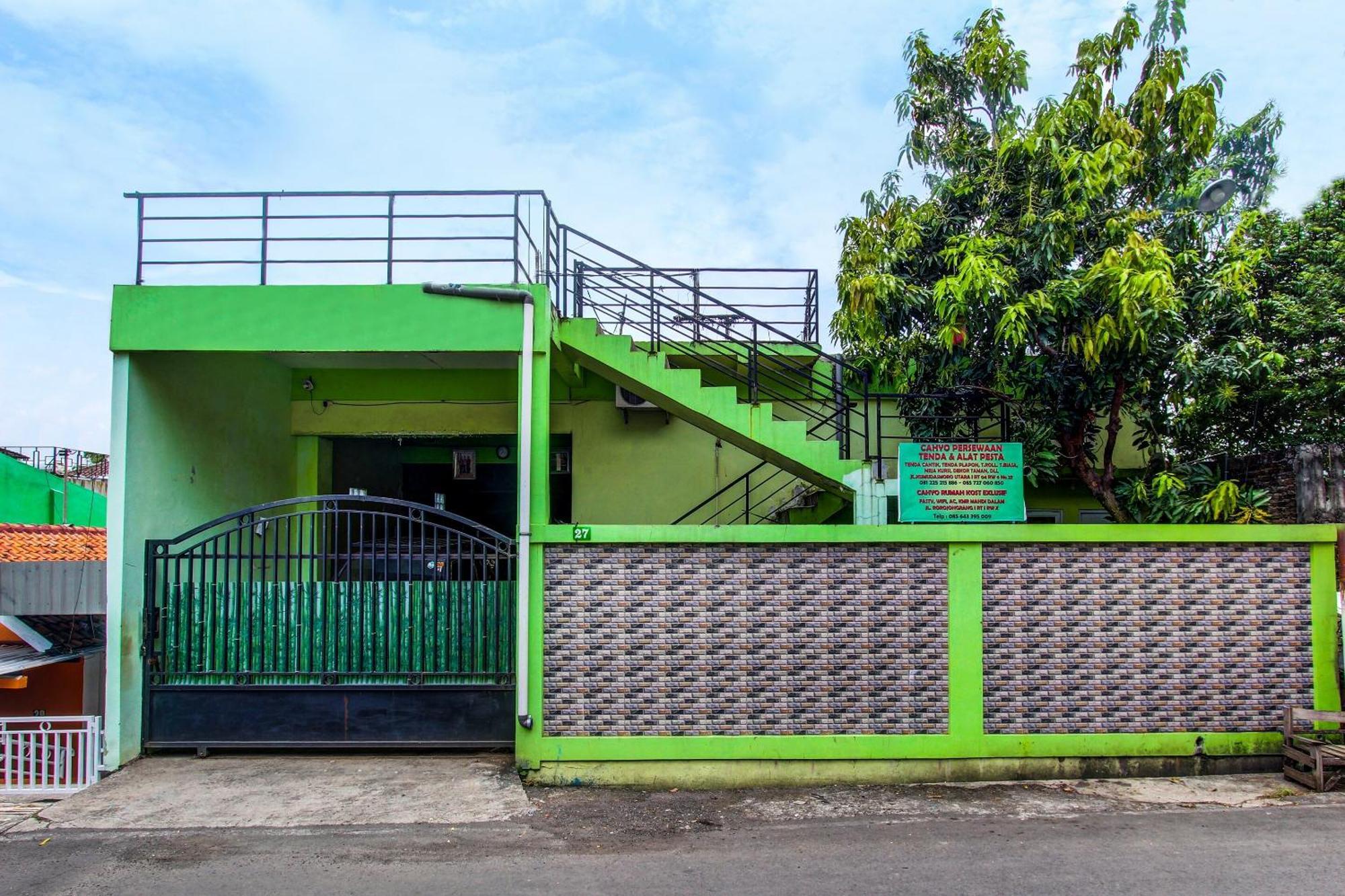Oyo 92467 Cahyo Kost 1 Hotell Semarang Exteriör bild