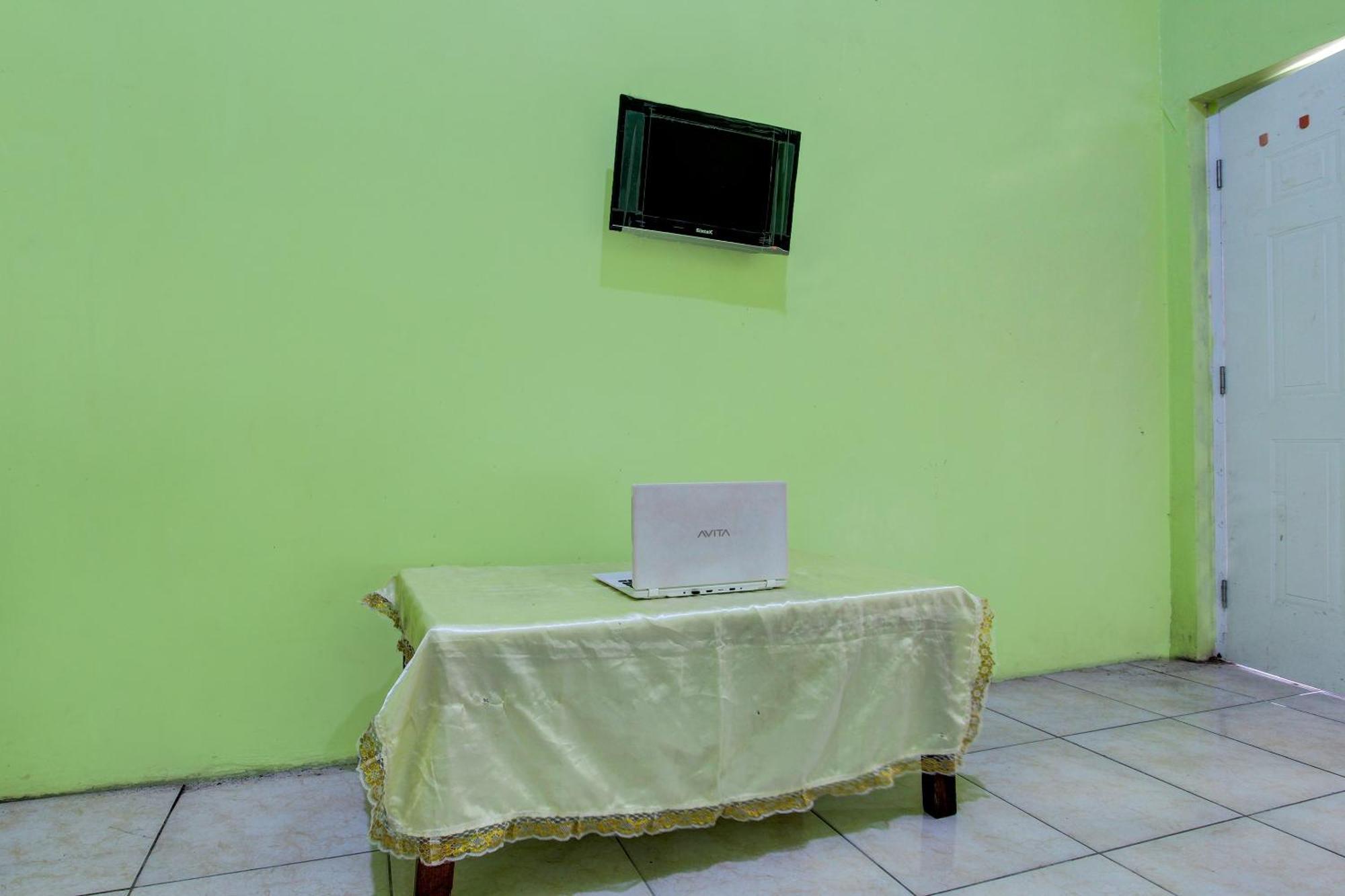 Oyo 92467 Cahyo Kost 1 Hotell Semarang Exteriör bild
