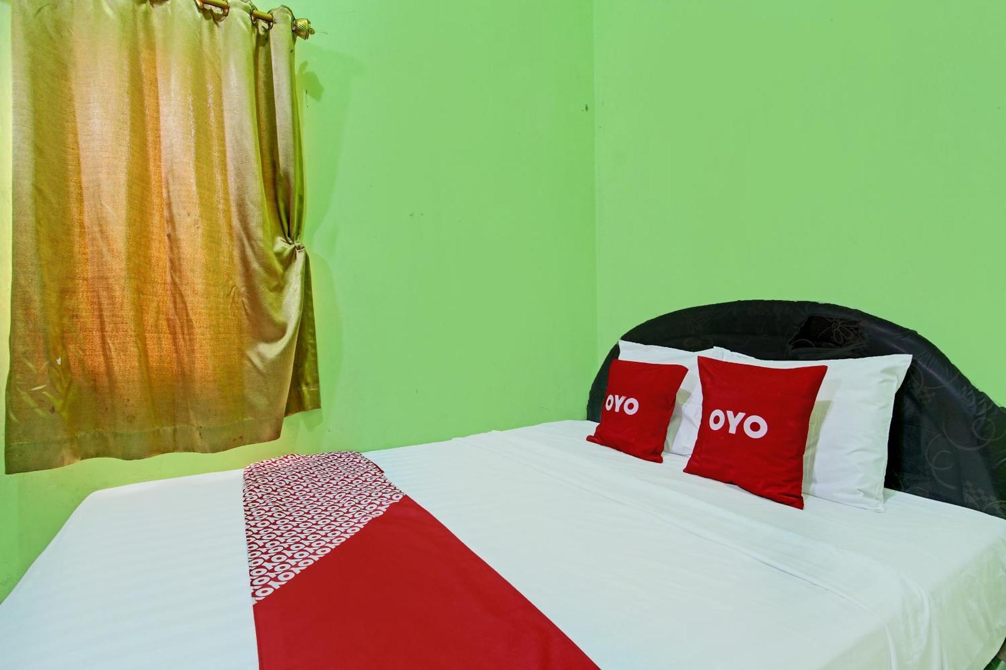Oyo 92467 Cahyo Kost 1 Hotell Semarang Exteriör bild