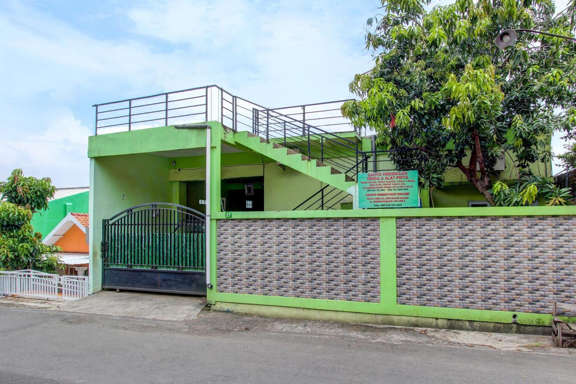 Oyo 92467 Cahyo Kost 1 Hotell Semarang Exteriör bild